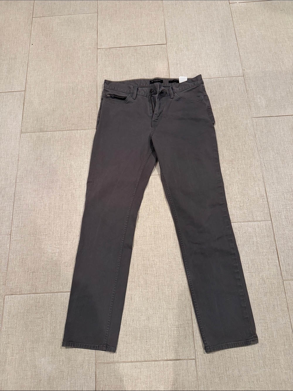 Banana Republic men’s Straight-Leg Jeans in Charcoal